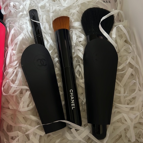 Les Pinceaux de Chanel limited edition essential brushes set Diva pink Ltd Ed - Picture 6 of 6